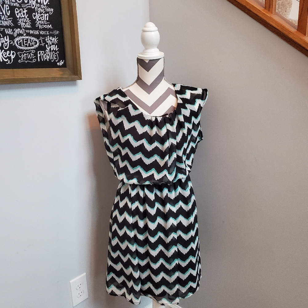 Juniors size small Chevron dress